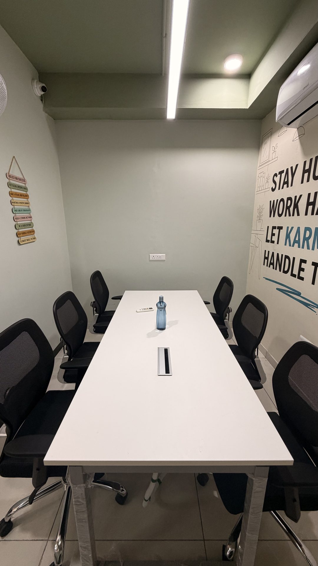 Karmhut meeting and conference room with an 8-seat table